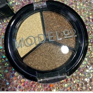 Eyeshadow trio + free sample